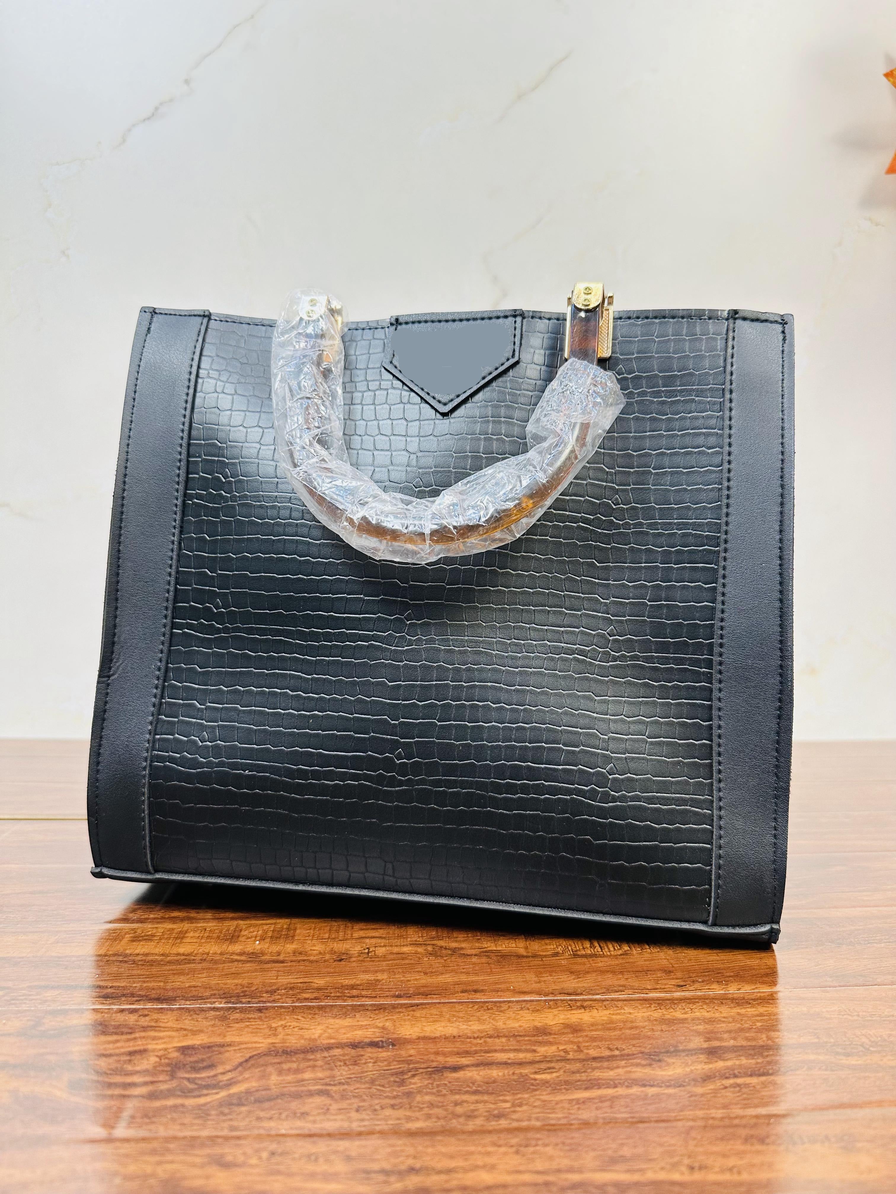 Unique Black Color Handbag For Girls/Women