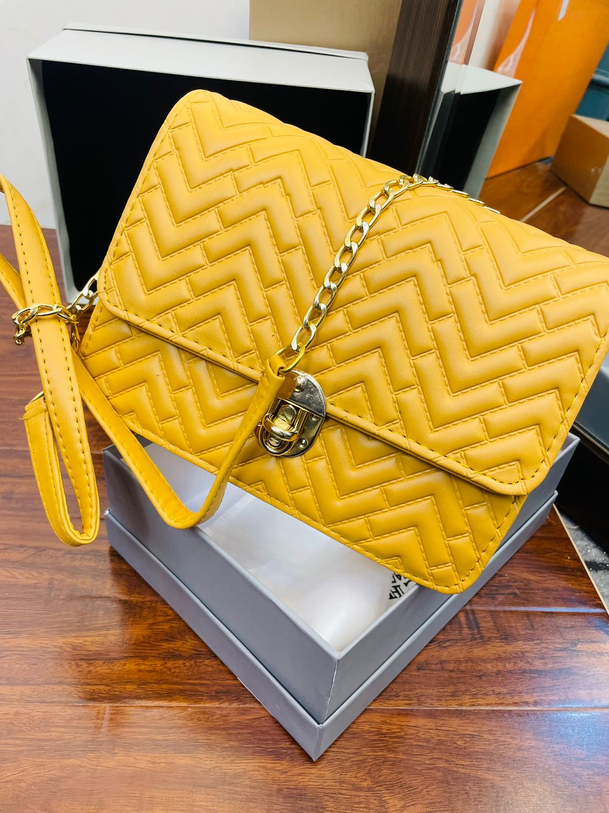 Beautiful Mustard Color Handbag For Girls/women