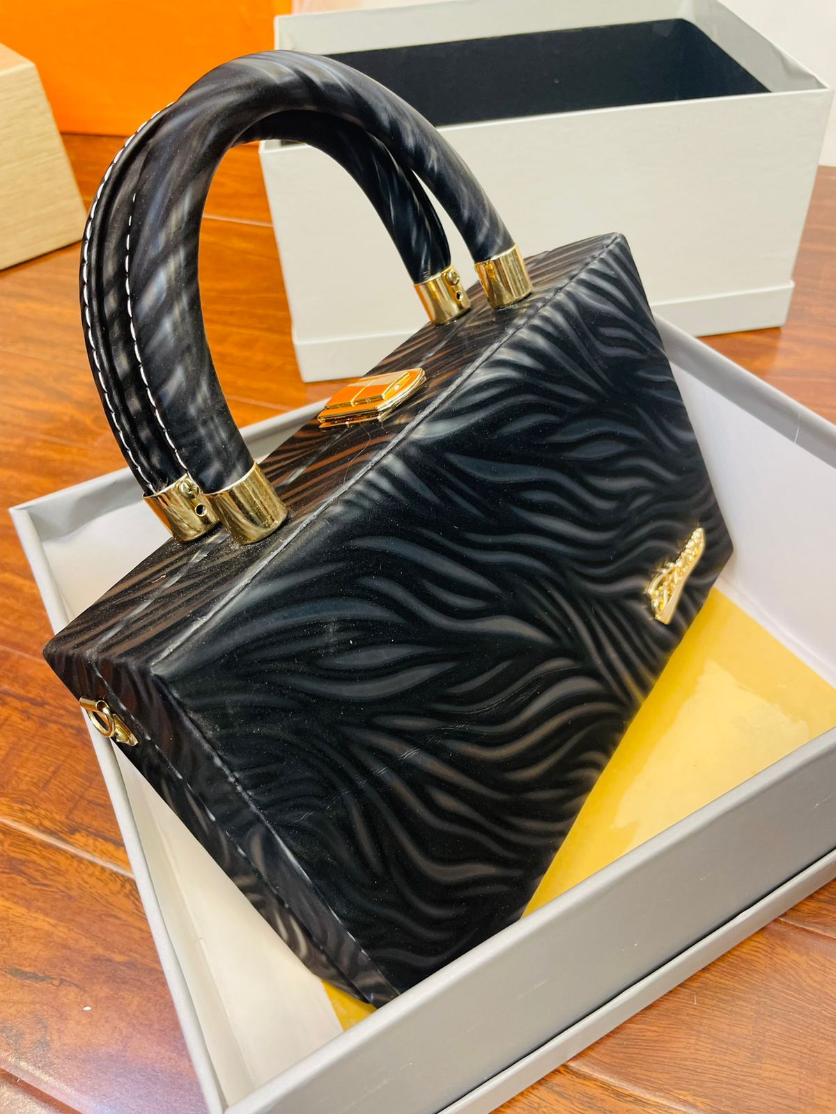 Stylish Black Handbag For Girls/women