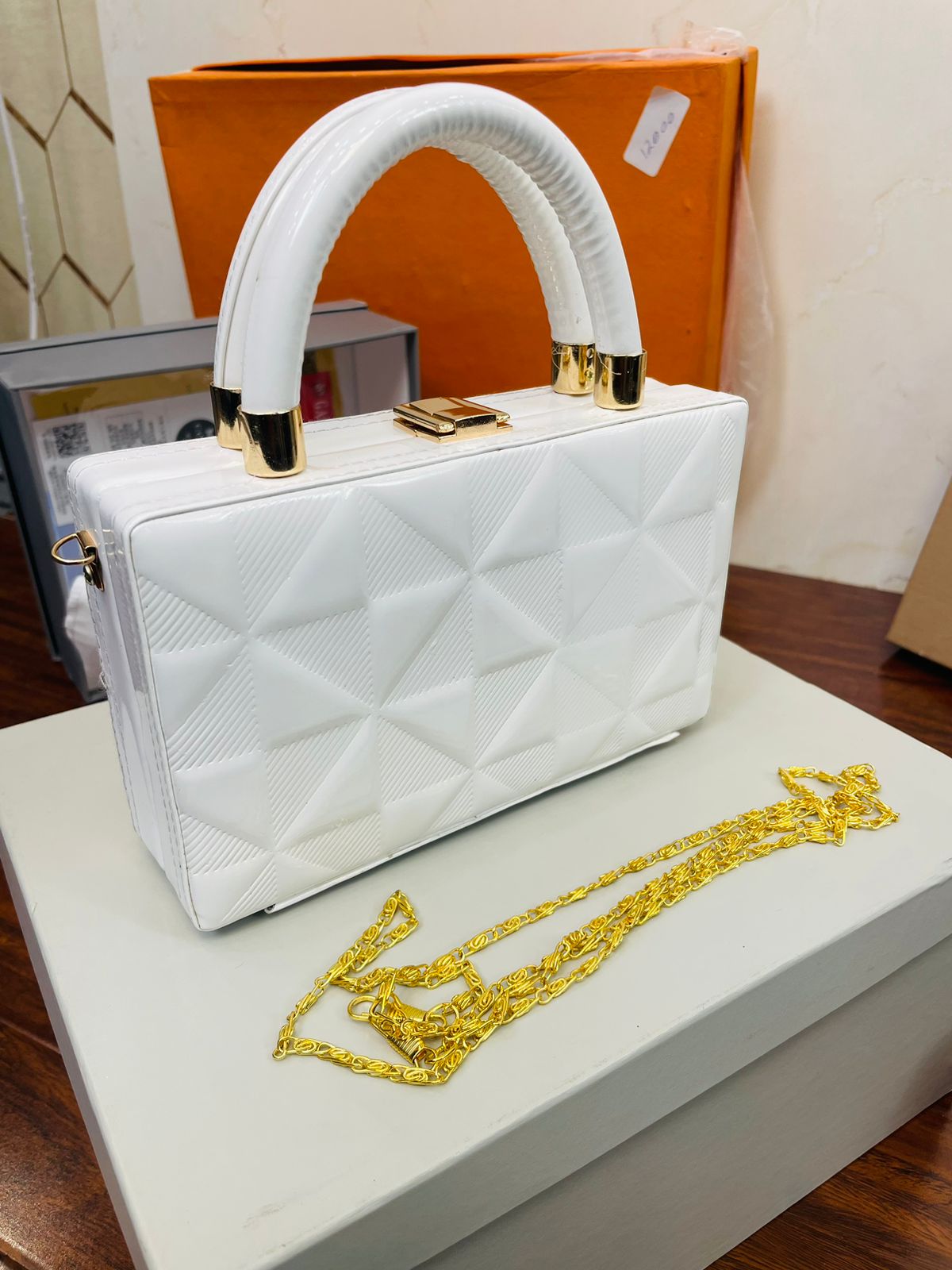 Elegant White Color Handbag For Girls/women