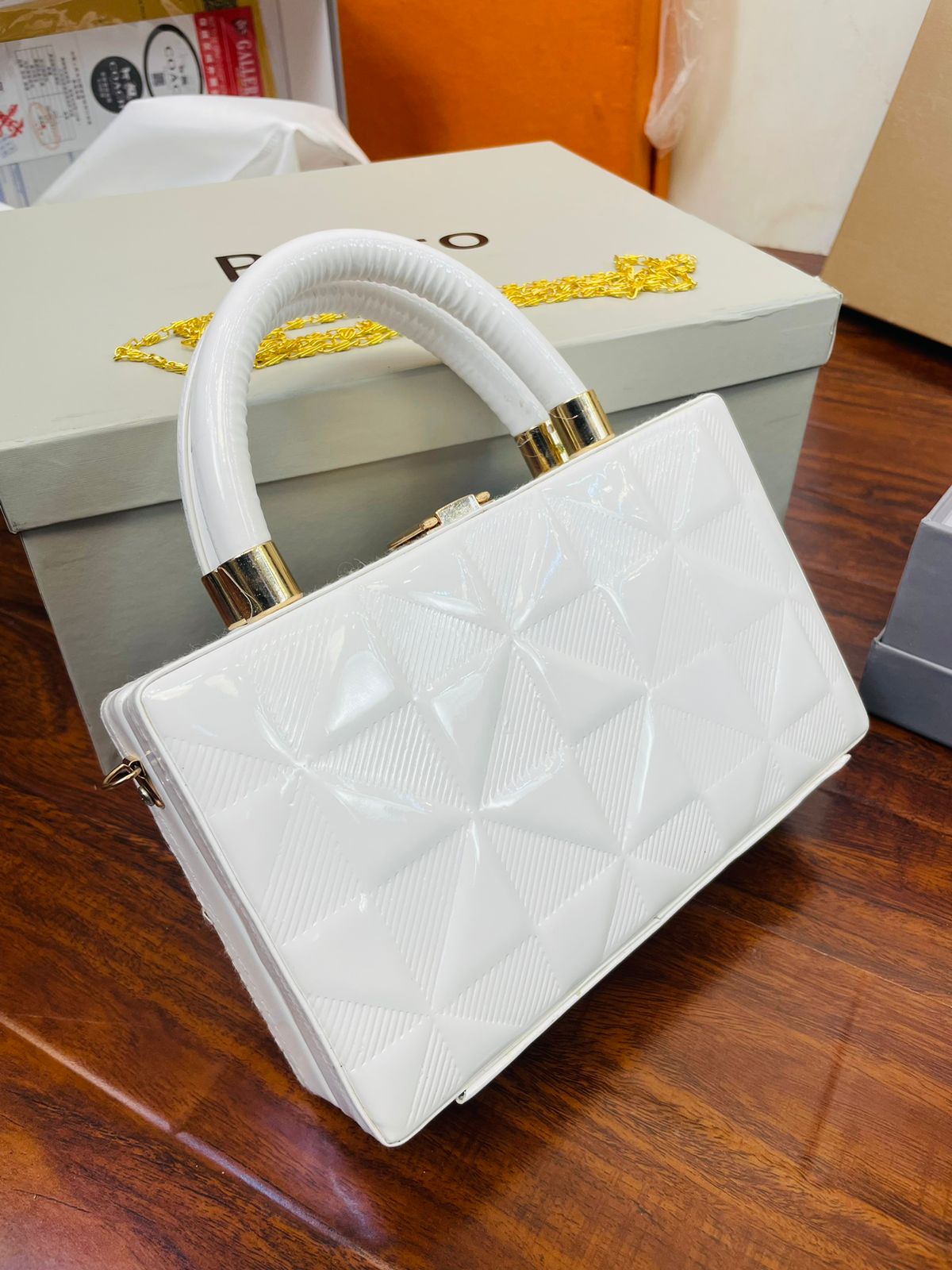 Elegant White Color Handbag For Girls/women