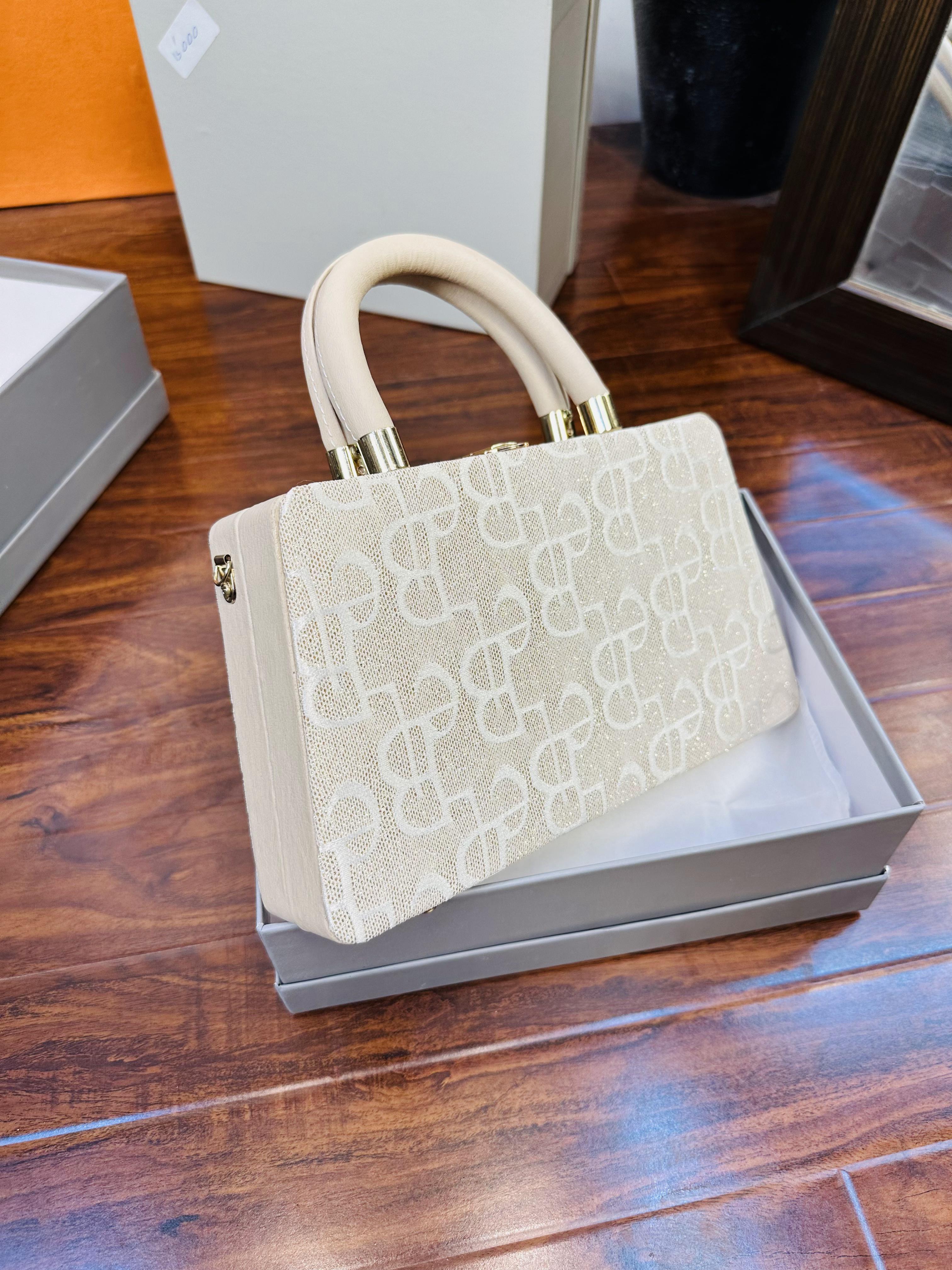 Elegant Cream Color Handbag For Girls/Women