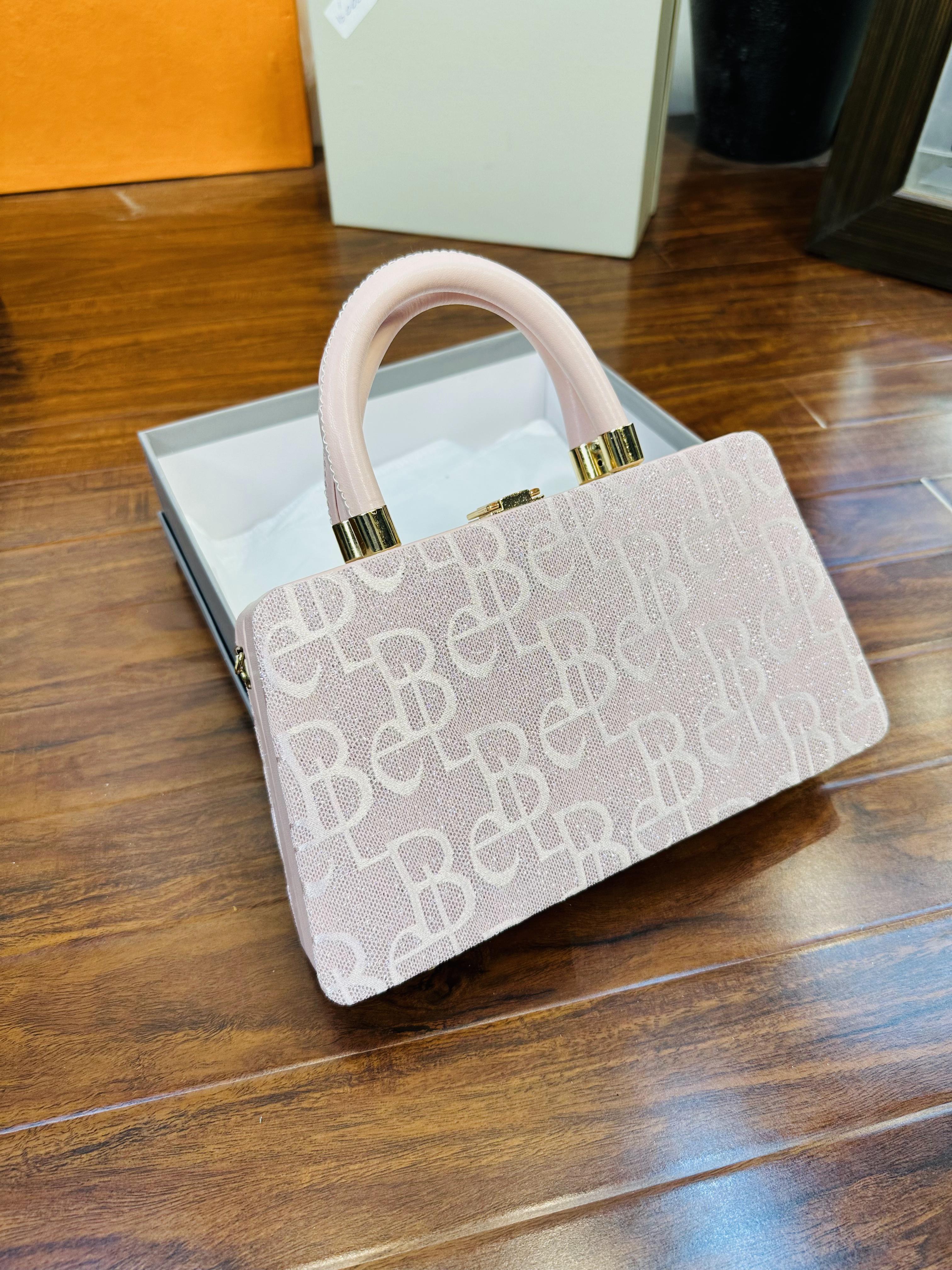 Stylish Baby Pink Color Handbag For Girls/Women