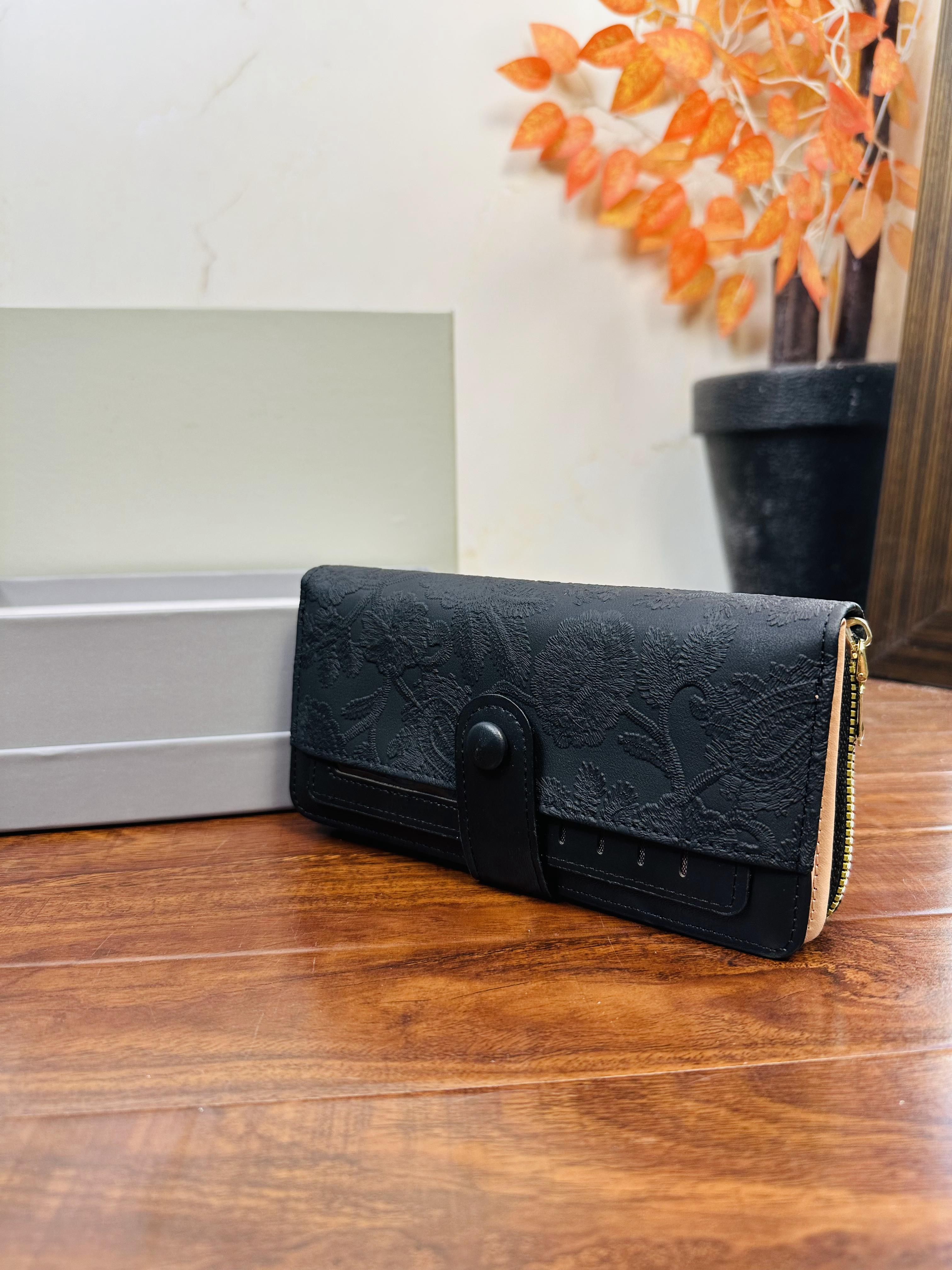 Beautiful Black Color Purse For Girls/Women