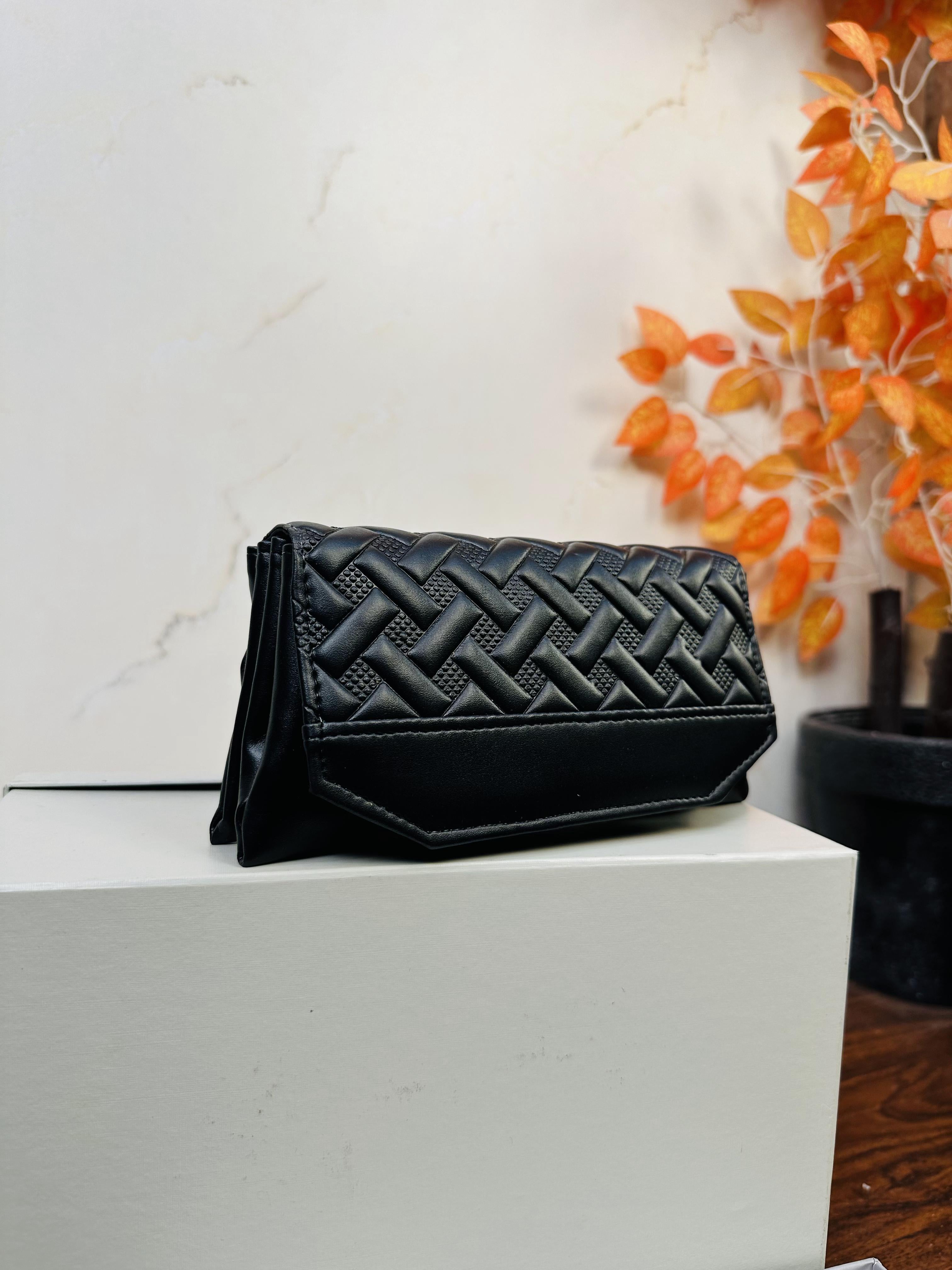 Beautiful Black Color Purse For Girls/Women