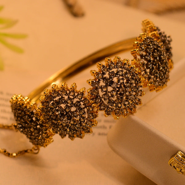 Luxury Unique Design Gold Plated Crystal Stones Bangle for Girls/Women