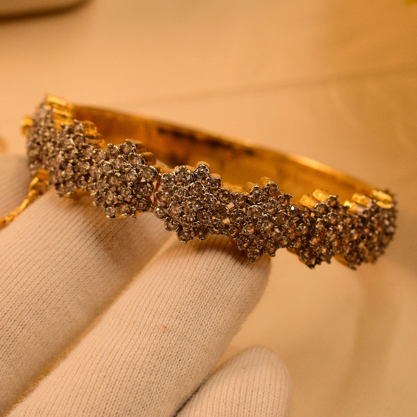 Elegant Unique Design Gold Plated Crystal Stones Bangle for Girls/Women