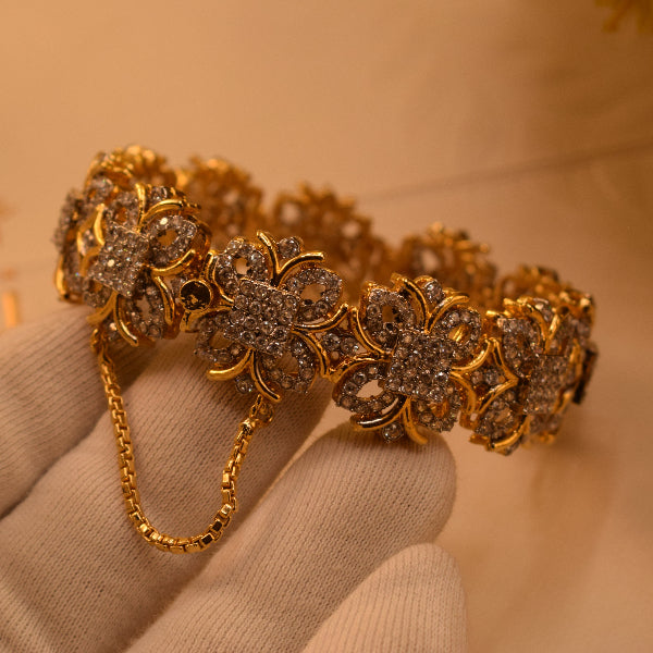 Gorgeous Unique Design Gold Plated Crystal Stones Bangle for Girls/Women