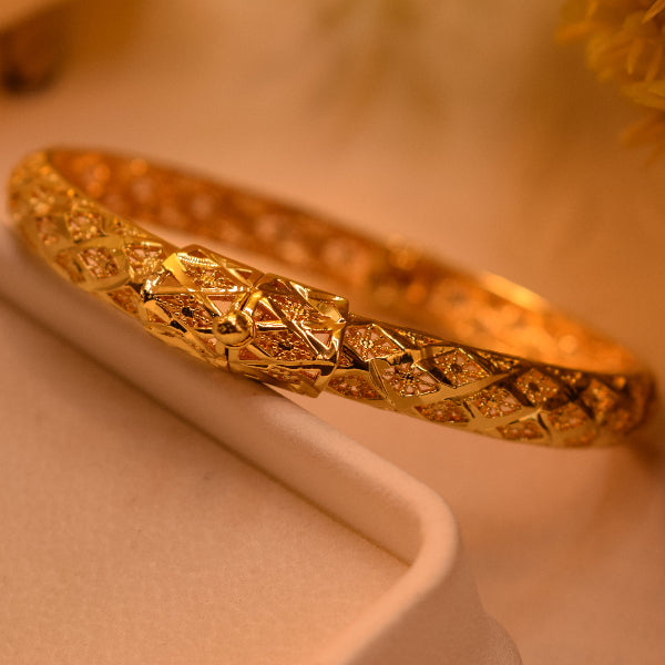 Charming Unique Design Gold Plated Bangle for Girls/Women