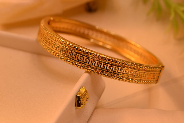 Gorgeous Unique Design Gold Plated Bangle for Girls/Women