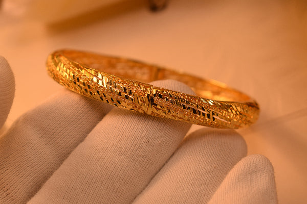Elegant Unique Design Gold Plated Bangle for Girls/Women