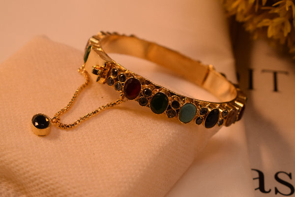 Charming Design Gold Plated Crystal Stones Bangle for Girls/Women