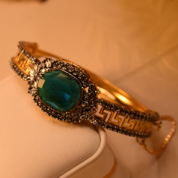 Stylish Design Gold Plated Crystal Stones Bangle for Girls/Women