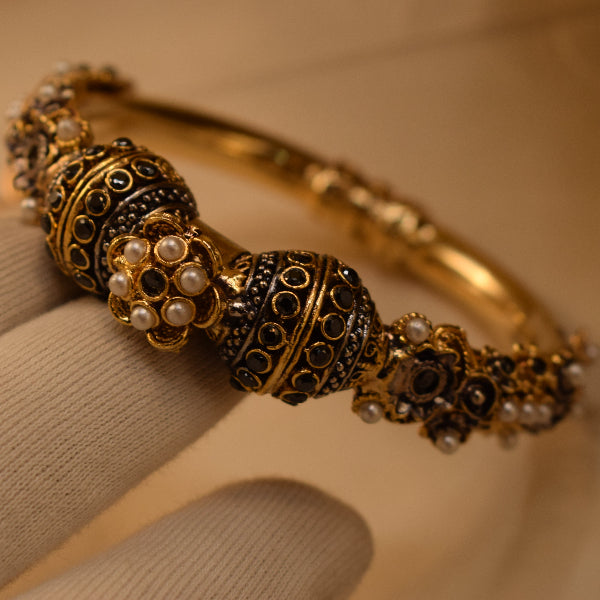 Sparkling Design Gold Plated Crystal Stones Bangle for Girls/Women