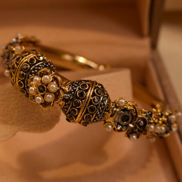 Sparkling Design Gold Plated Crystal Stones Bangle for Girls/Women