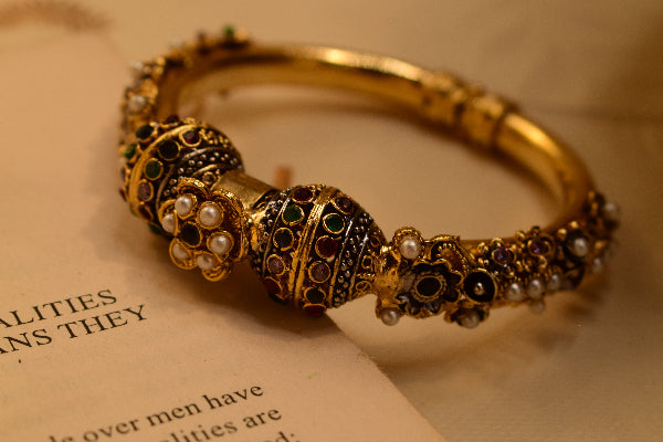 Sparkling Design Gold Plated Crystal Stones Bangle for Girls/Women