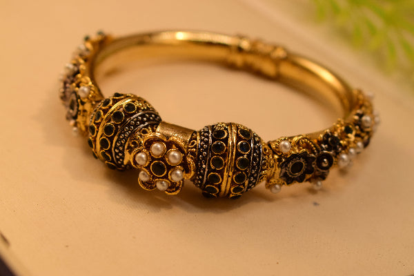 Sparkling Design Gold Plated Crystal Stones Bangle for Girls/Women