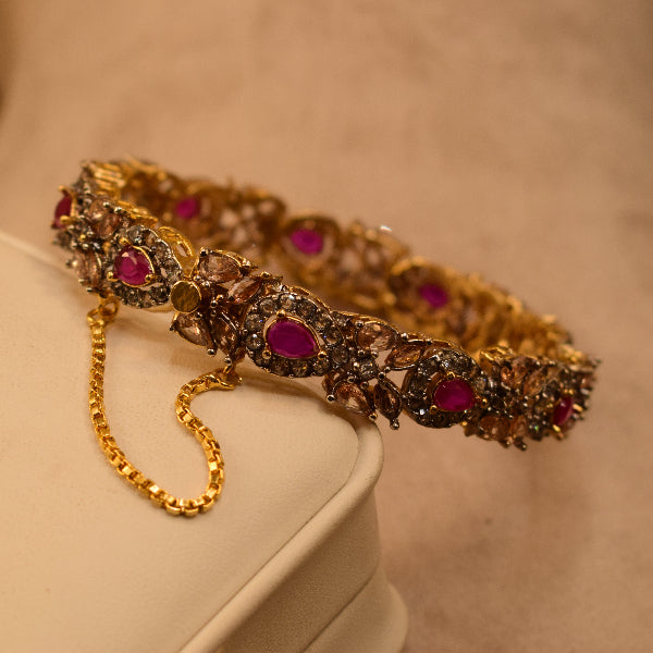 Gorgeous Design Gold Plated Crystal Stones Bangle for Girls/Women