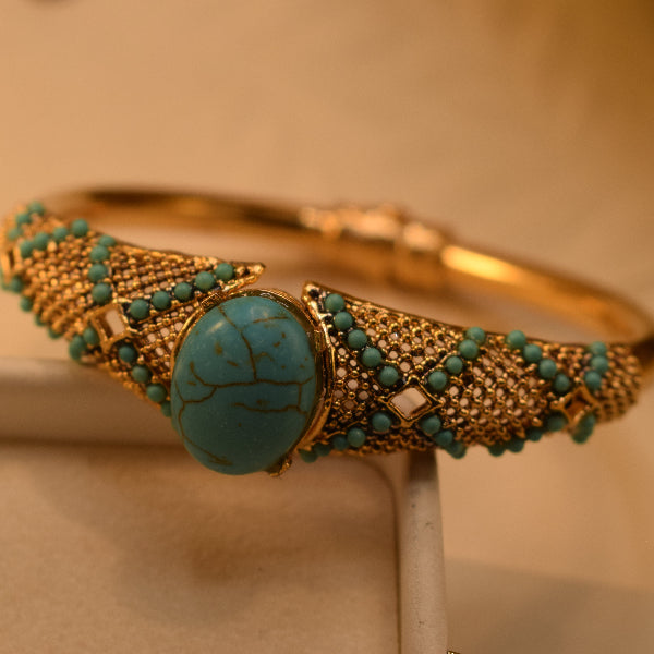 Elegant Design Gold Plated Crystal Stones Bangle for Girls/Women