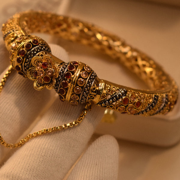 Beautiful Design Gold Plated Crystal Stones Bangle for Girls/Women