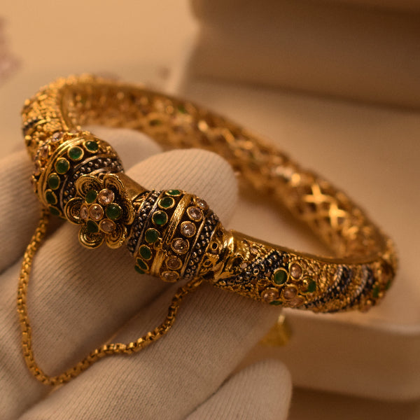 Beautiful Design Gold Plated Crystal Stones Bangle for Girls/Women