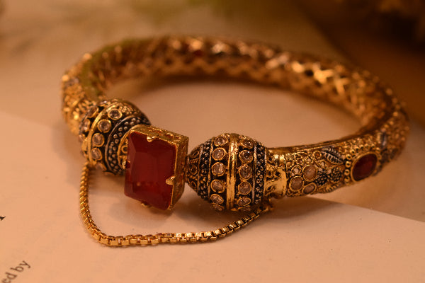 Dazzling Design Gold Plated Crystal Stones Bangle for Girls/Women