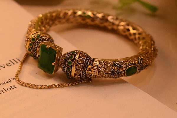 Dazzling Design Gold Plated Crystal Stones Bangle for Girls/Women