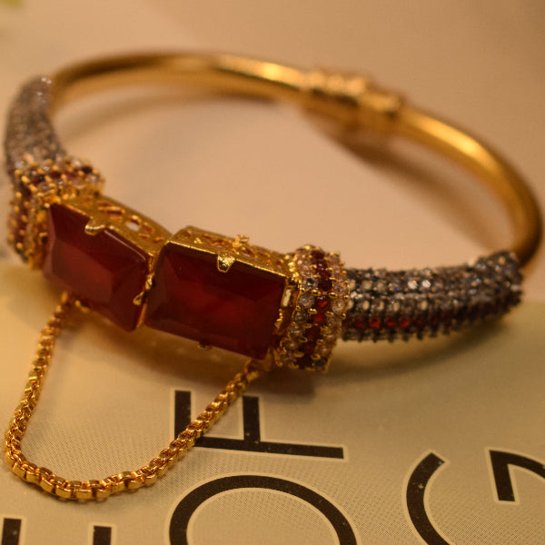 Glamorous Design Gold Plated Crystal Stones Bangle for Girls/Women