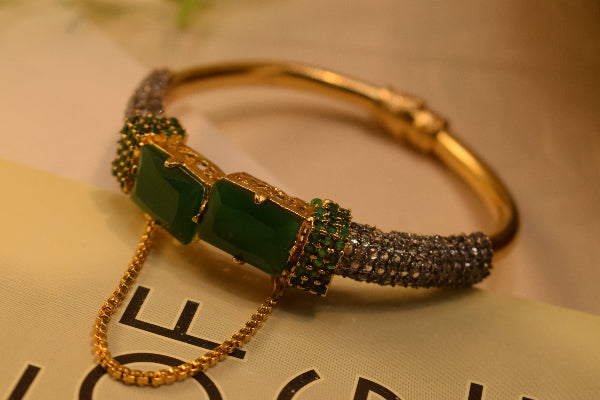 Glamorous Design Gold Plated Crystal Stones Bangle for Girls/Women