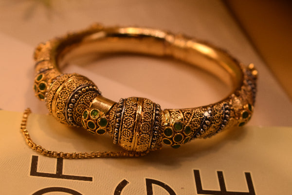 Fancy Design Gold Plated Crystal Stones Bangle for Girls/Women