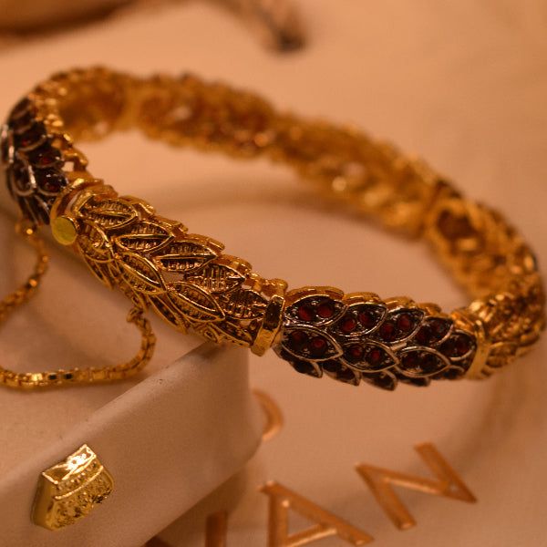 Elegant Design Gold Plated Crystal Stones Bangle for Girls/Women