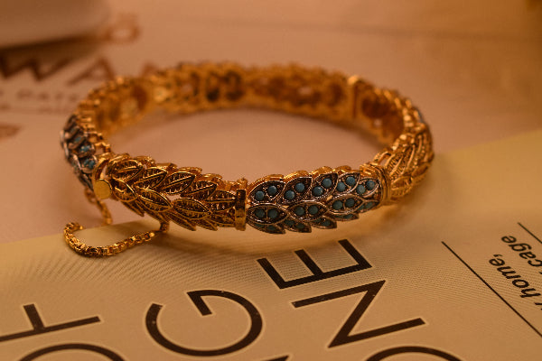 Elegant Design Gold Plated Crystal Stones Bangle for Girls/Women