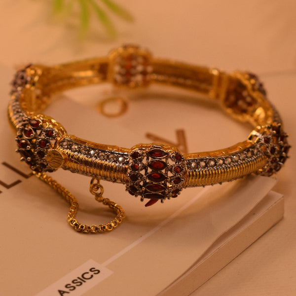 Beautiful Design Gold Plated Crystal Stones Bangle for Girls/Women