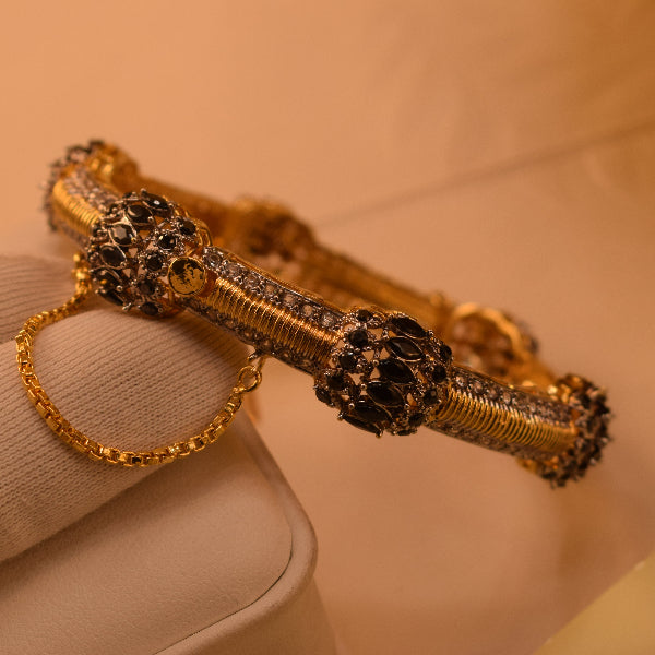 Beautiful Design Gold Plated Crystal Stones Bangle for Girls/Women