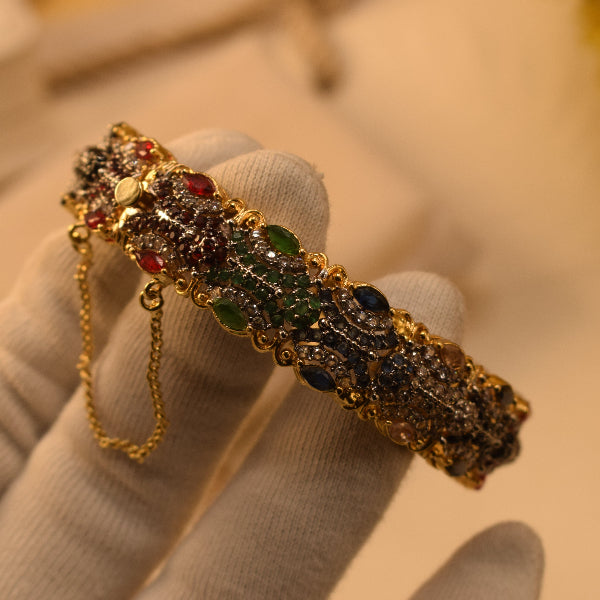 Luxury Unique Design Gold Plated Crystal Stones Bangle for Girls/Women