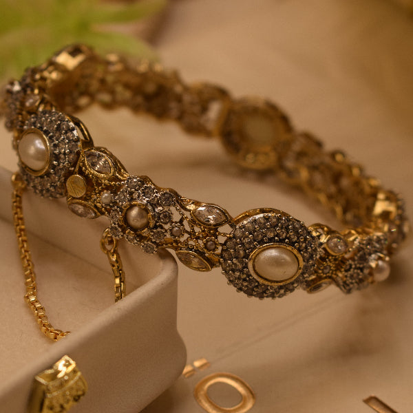 Sparkling Design Gold Plated Crystal Stones Bangle for Girls/Women