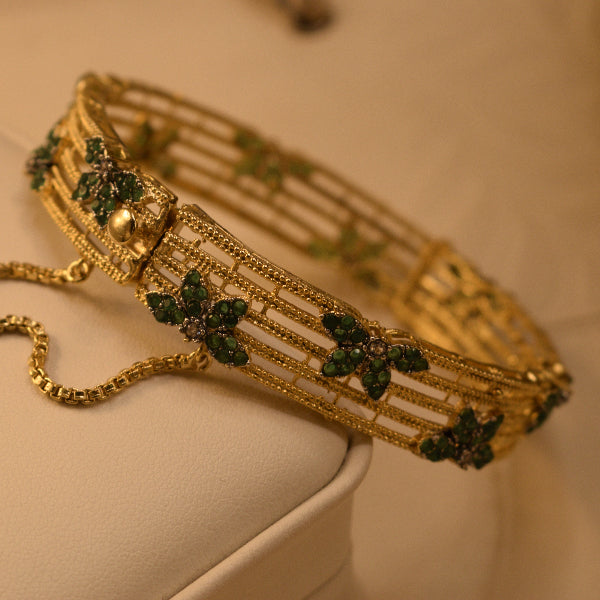 Charming Unique Design Gold Plated Crystal Stones Bangle for Girls/Women