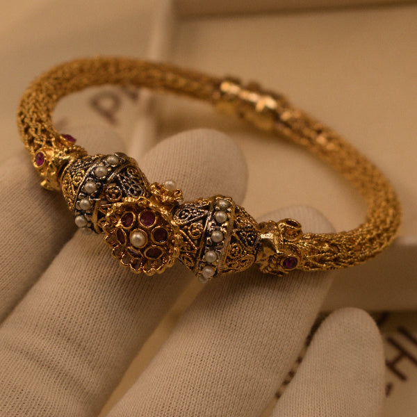 Glamorous Unique Design Gold Plated Crystal Stones Bangle for Girls/Women