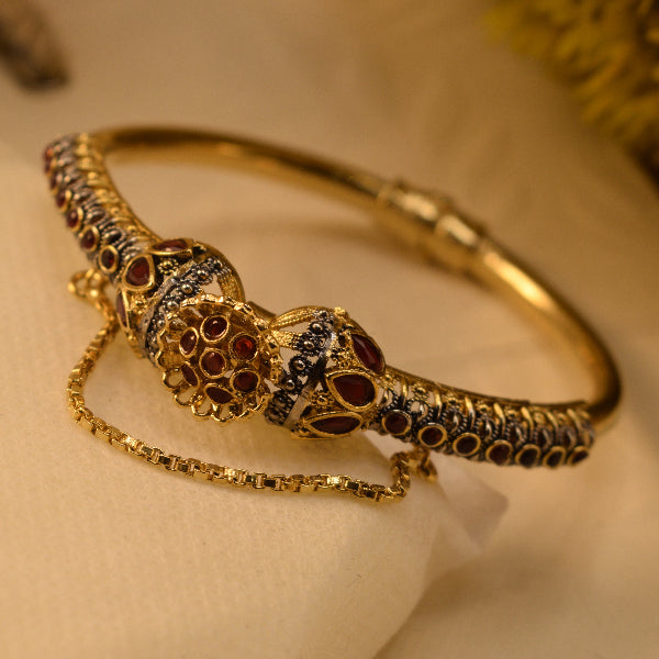 Charming Unique Design Gold Plated Crystal Stones Bangle for Girls/Women