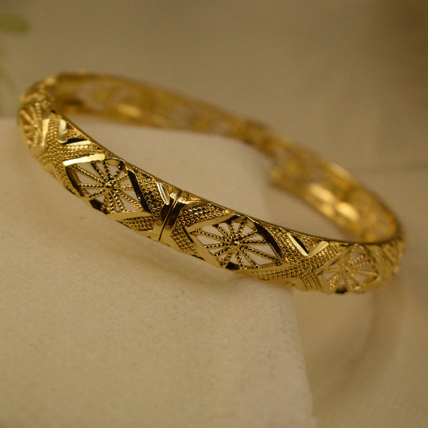 Sparkling Unique Flower Design Gold Plated Bangle for Girls/Women