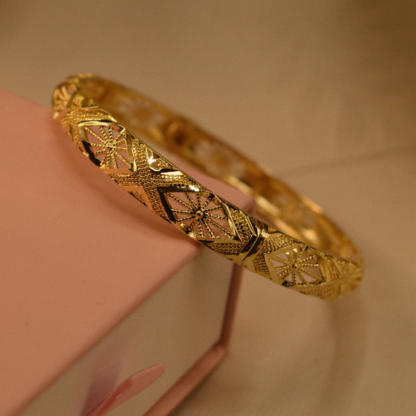 Sparkling Unique Flower Design Gold Plated Bangle for Girls/Women