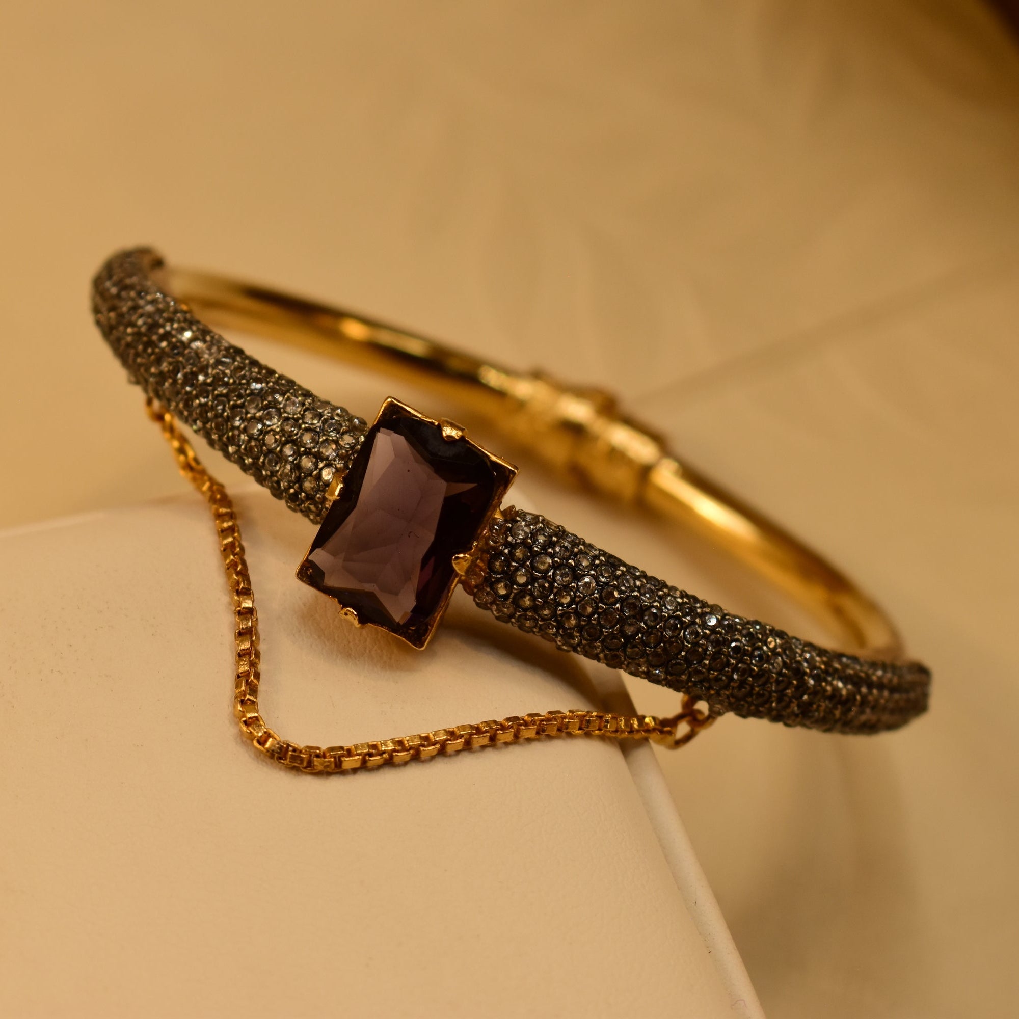 Charming Unique Design Gold Plated Crystal Stones Bangle for Girls/Women