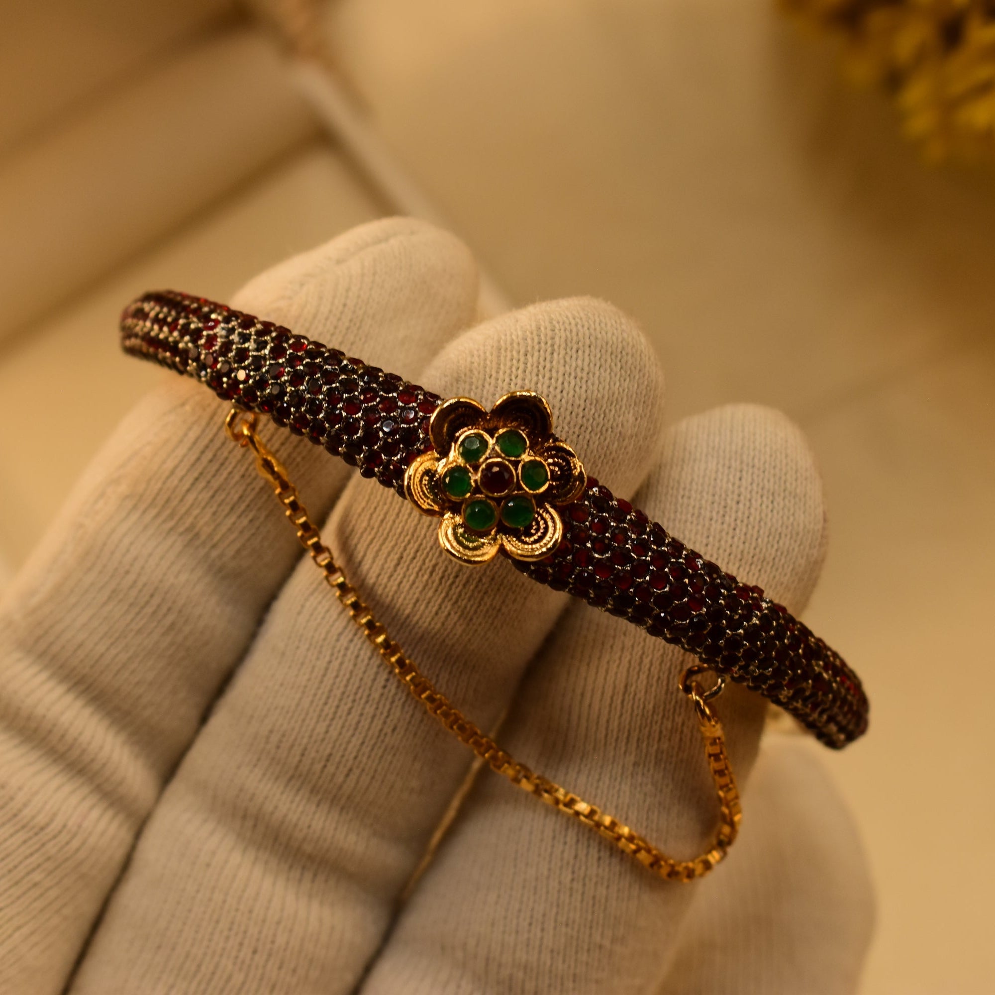 Beautiful Unique Design Gold Plated Crystal Stones Bangle for Girls/Women