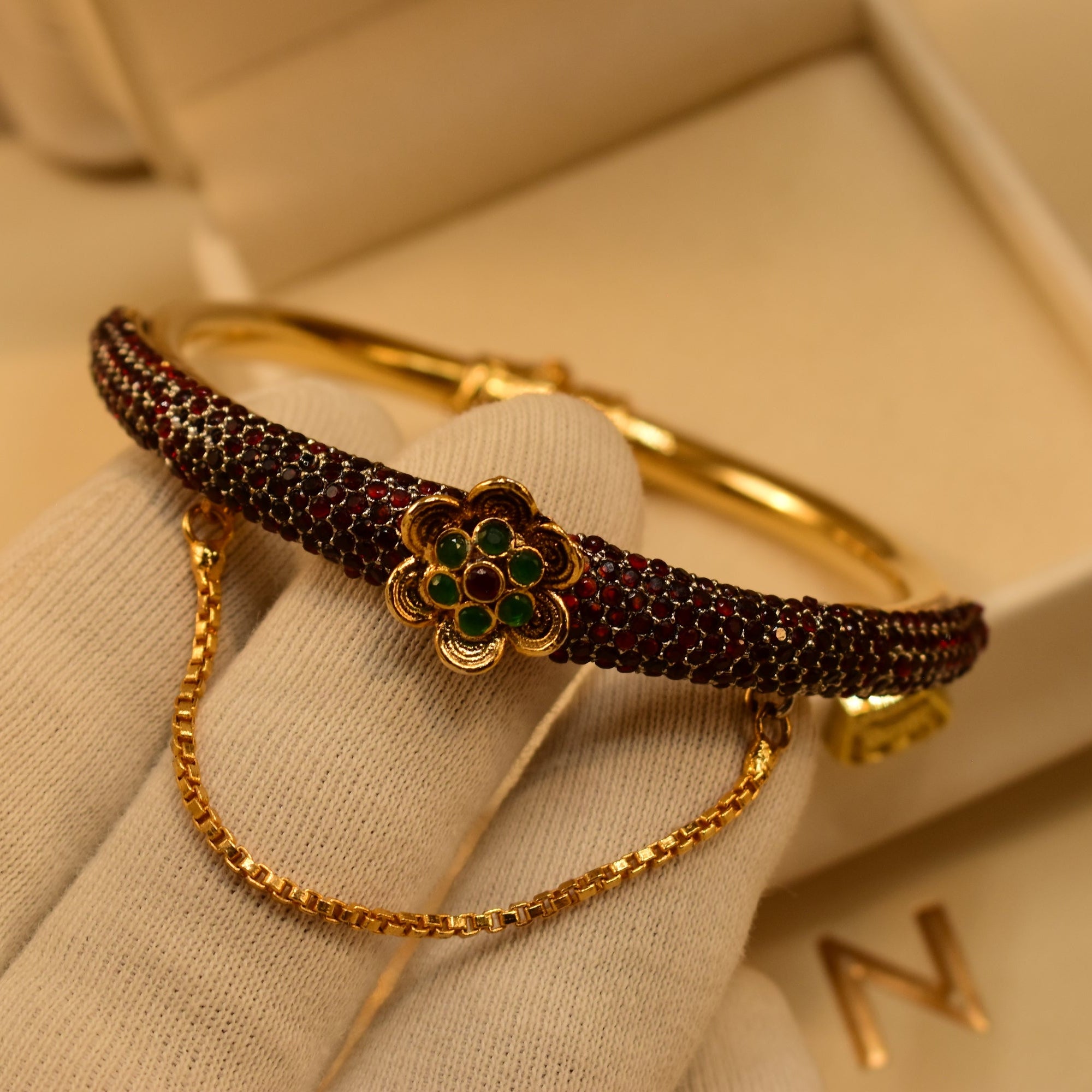 Beautiful Unique Design Gold Plated Crystal Stones Bangle for Girls/Women
