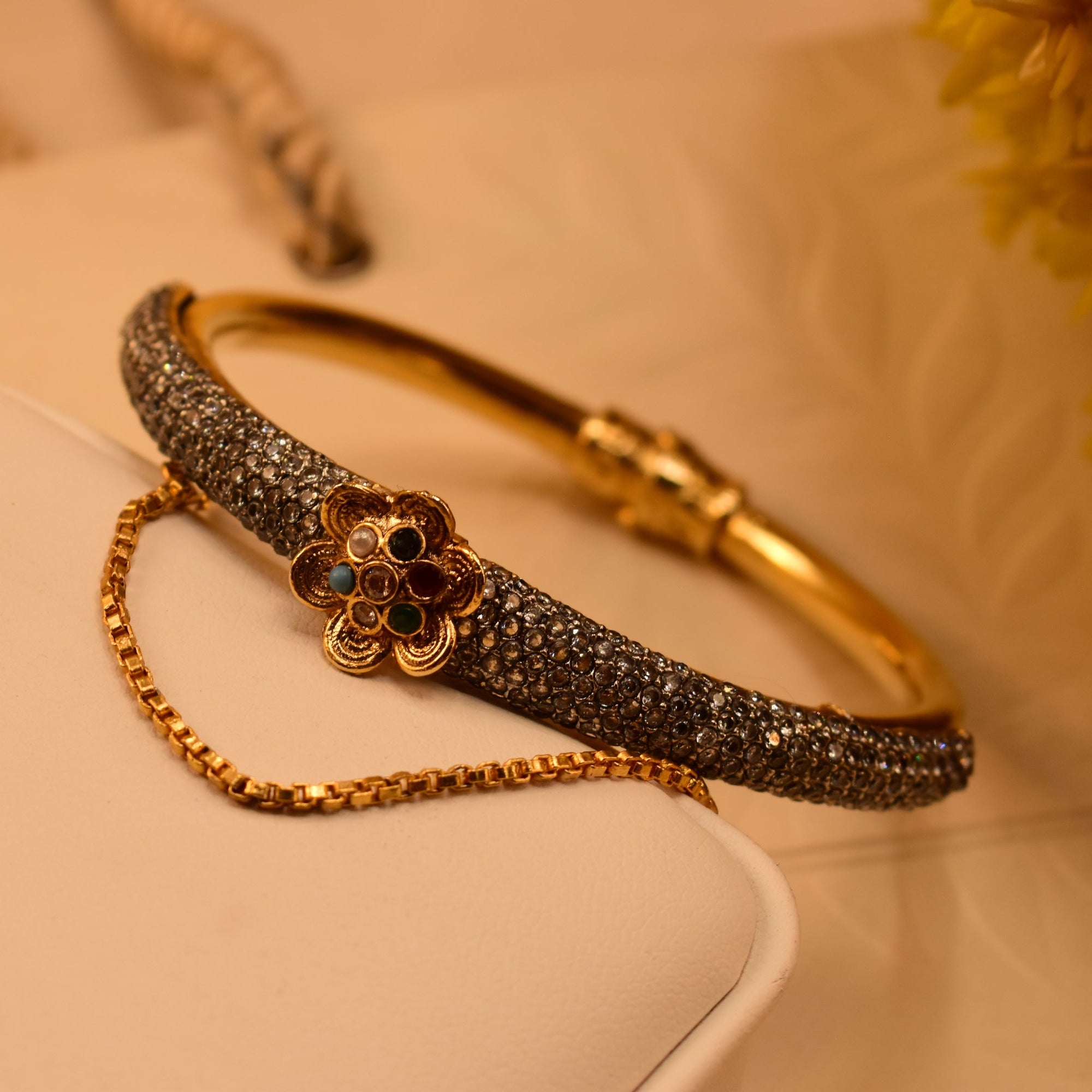 Beautiful Unique Design Gold Plated Crystal Stones Bangle for Girls/Women