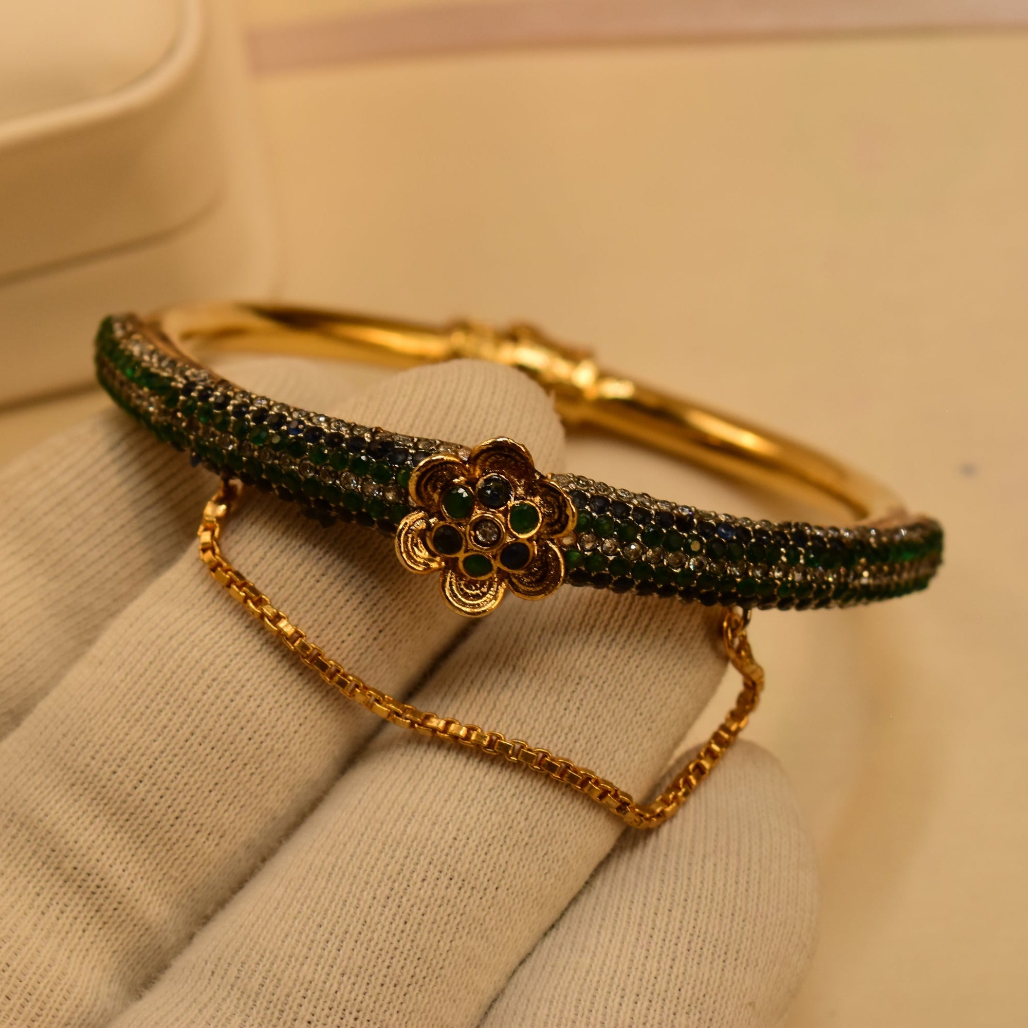 Beautiful Unique Design Gold Plated Crystal Stones Bangle for Girls/Women