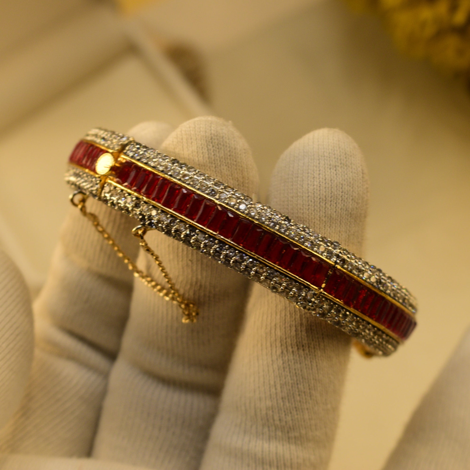 Glamorous Design Gold Plated Crystal Stones Bangle for Girls/Women