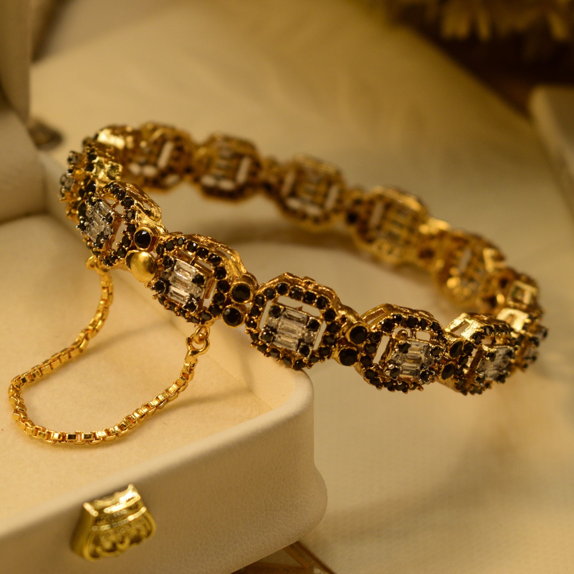 Fancy Design Gold Plated Crystal Stones Bangle for Girls/Women