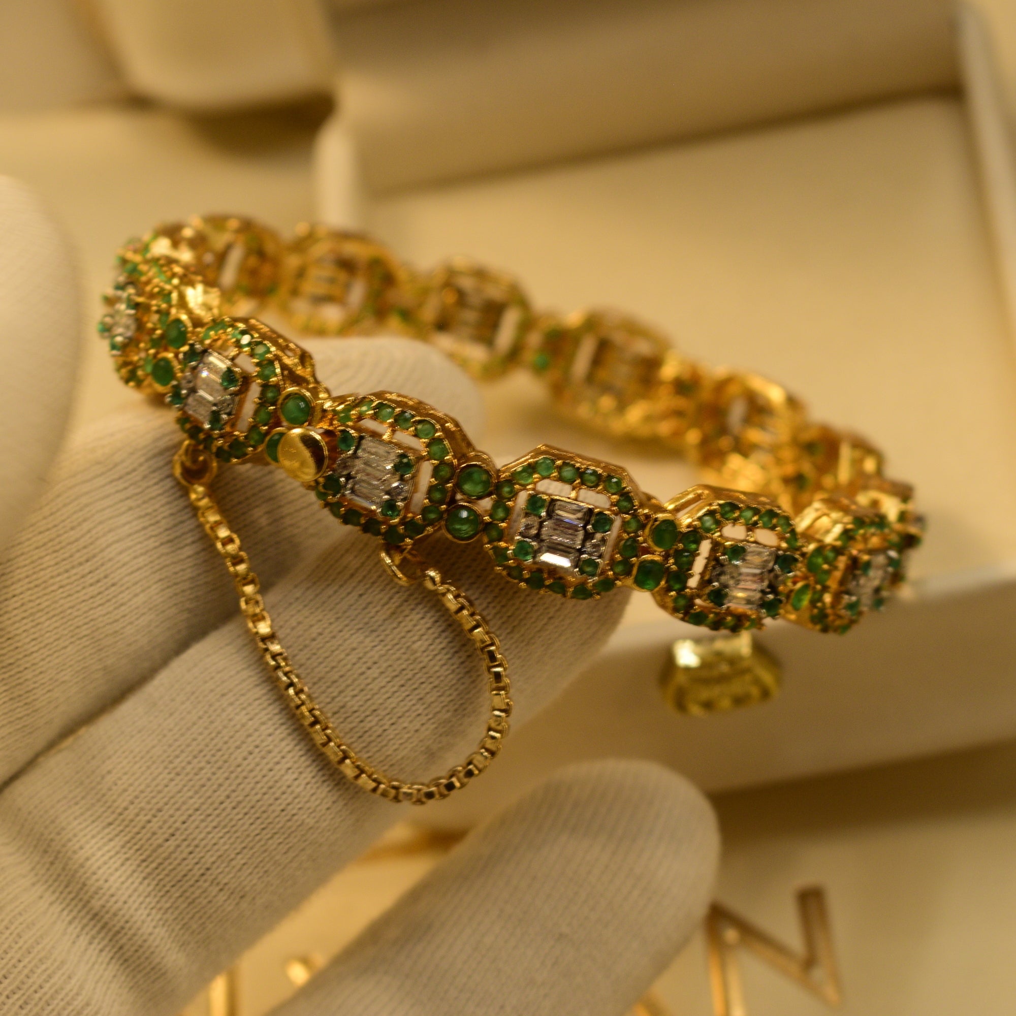 Fancy Design Gold Plated Crystal Stones Bangle for Girls/Women