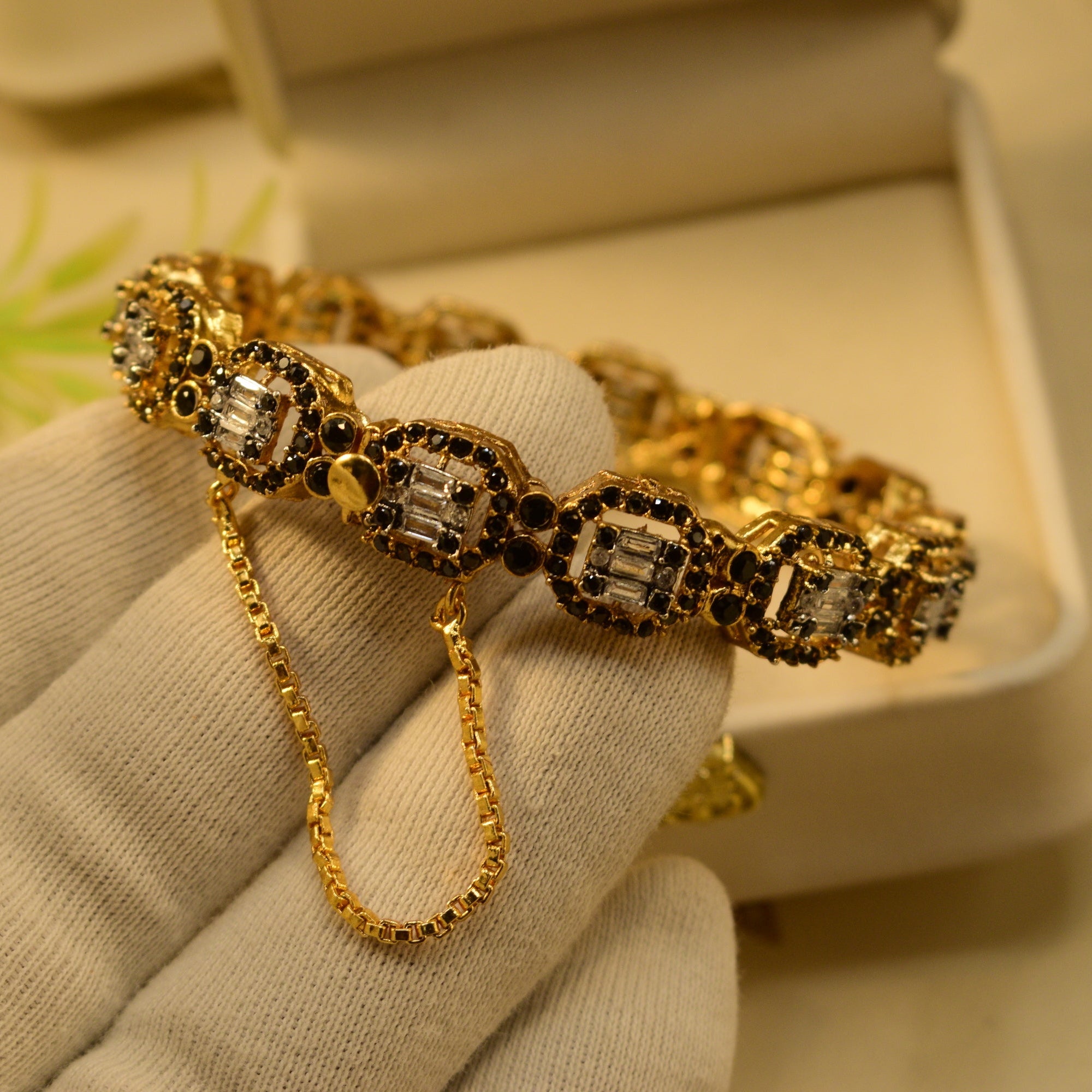 Fancy Design Gold Plated Crystal Stones Bangle for Girls/Women